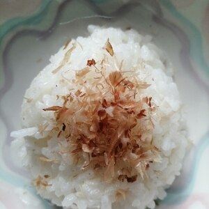 鰹節おにぎり（昆布の佃煮）✧˖°